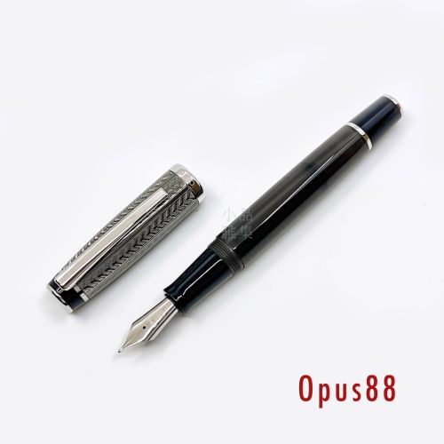 臺灣 OPUS 88 製筆精基 Opera 正統滴入式鋼筆 （黑色麥紋）