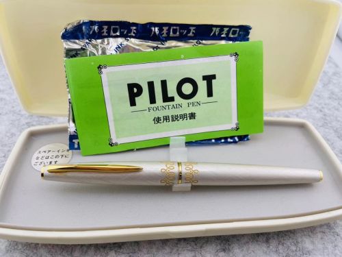 ☆典藏老筆☆ PILOT 百樂 絕版老筆 Lady pen 14K金 指甲尖  (髮絲紋筆桿 粉橘）